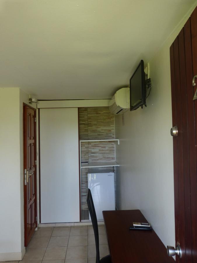 Airport Hotel Ducos Экстерьер фото